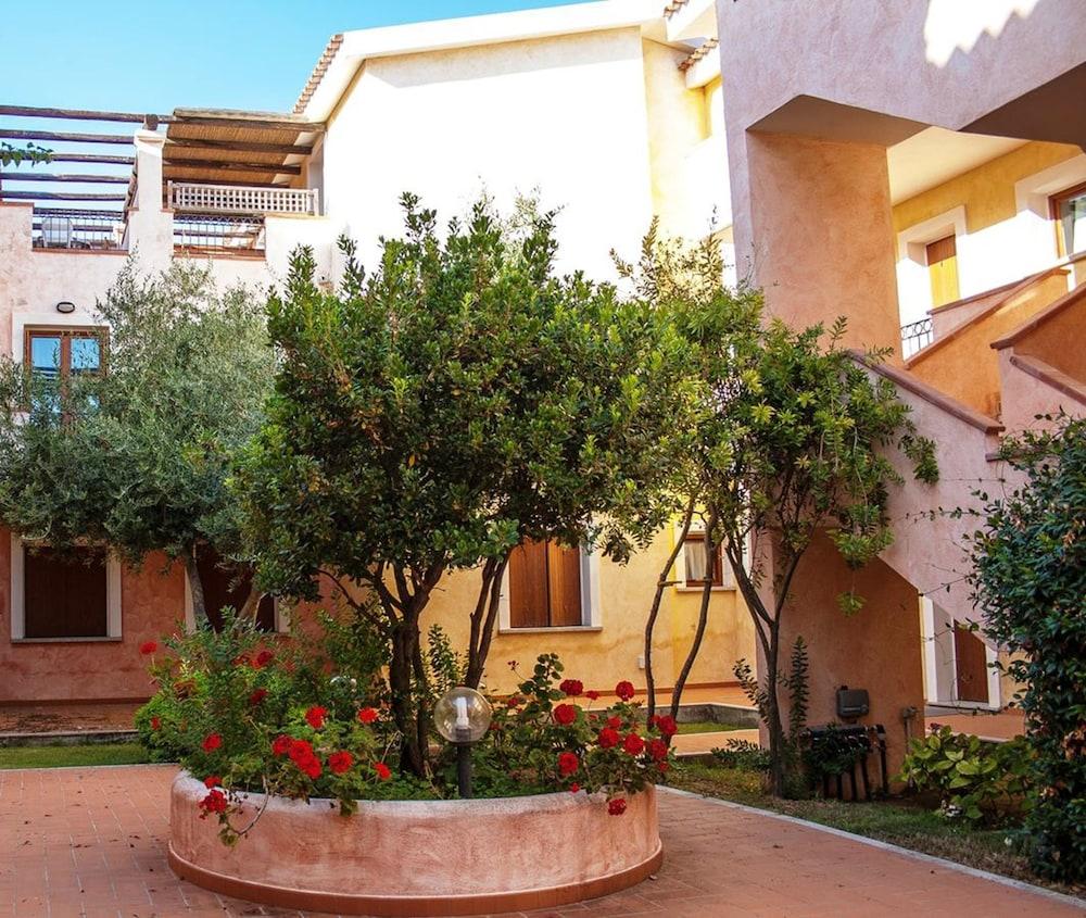 Residence Olimpo Santa Teresa Gallura Exteriör bild