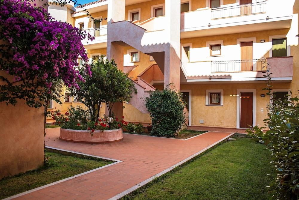 Residence Olimpo Santa Teresa Gallura Exteriör bild